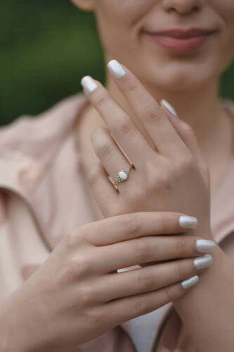 Beyaz Opal Queen Altın Yüzük - 