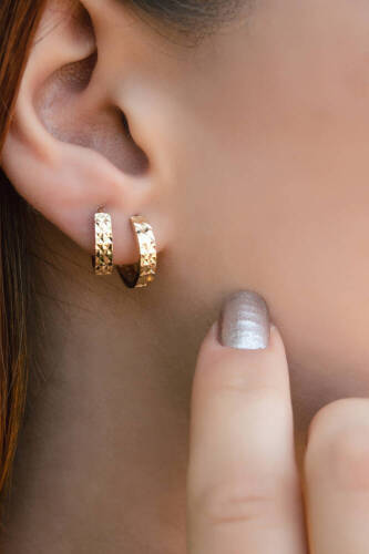 Lazer Desenli Altın Küpe - 