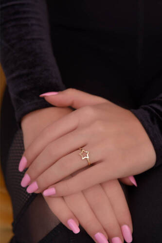 Taş Detaylı Yıldız Altın Yüzük - 