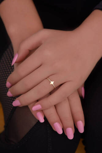 Taşlı Karo Altın Yüzük - 